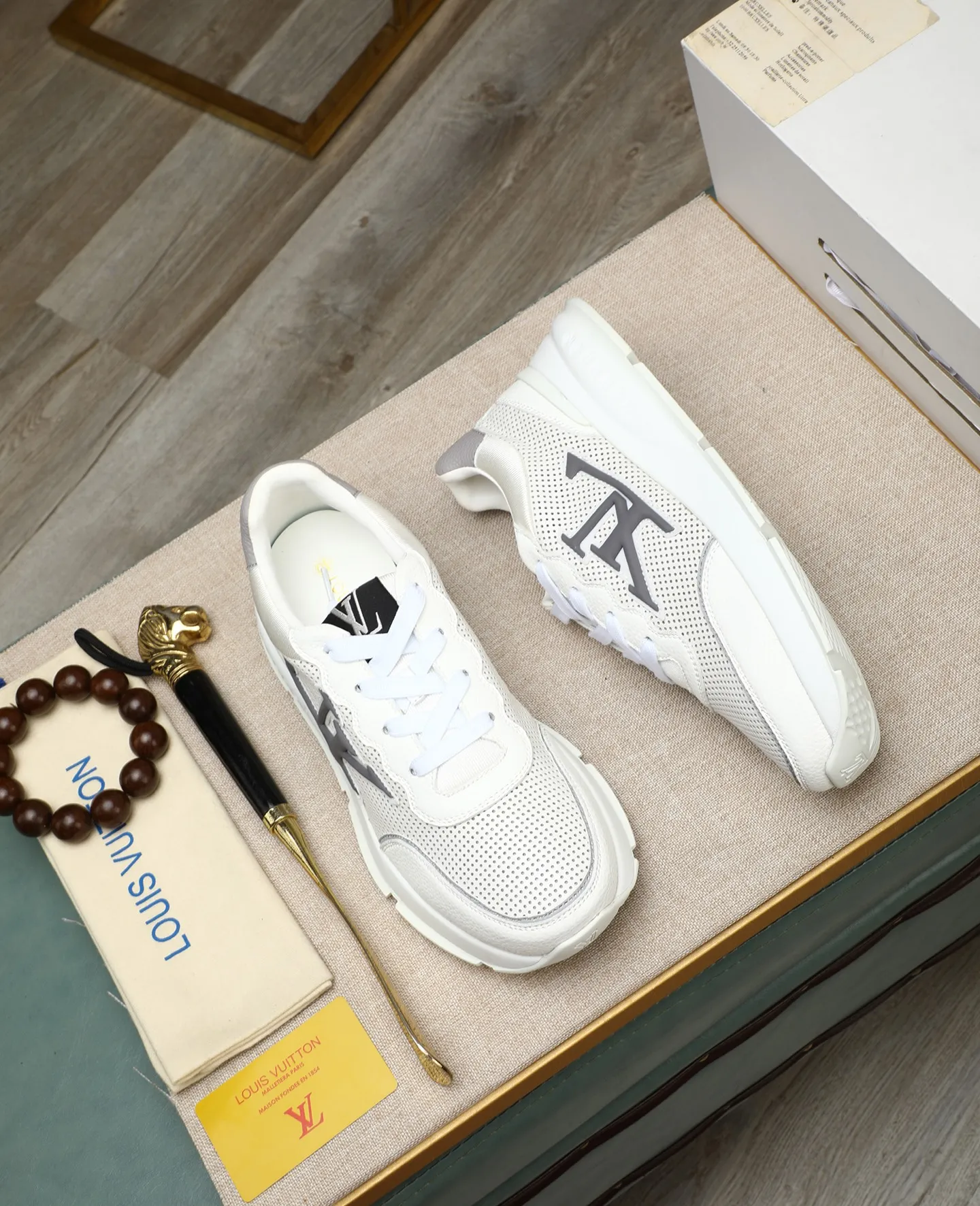 Men's shoes 💰460 📛📛【LOUIS VUITTON】Louis Vuitton official website synchronized new products 👟Milan fashion catwalk style 🇰🇾🇰🇾LV family logo, celebrity style, a must-have for fashionistas ⚠️First-layer calfskin ➕Genuine leather lining ➕Official website original version special outsole 👞Number 38-44